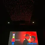 Hollywood Jacuzzi - Cinema * 샤토티에리