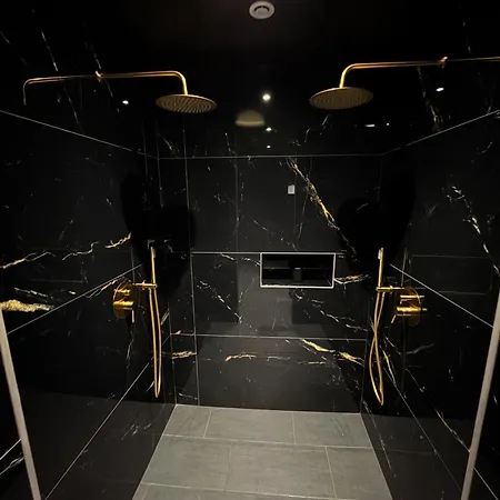 Hollywood Jacuzzi - Cinema
