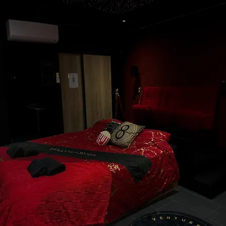 Hollywood Jacuzzi - Cinema